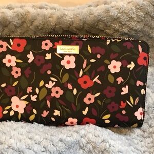 Kate Spade New York Cameron Street Black Multi Flower Wallet Zip Around NWT